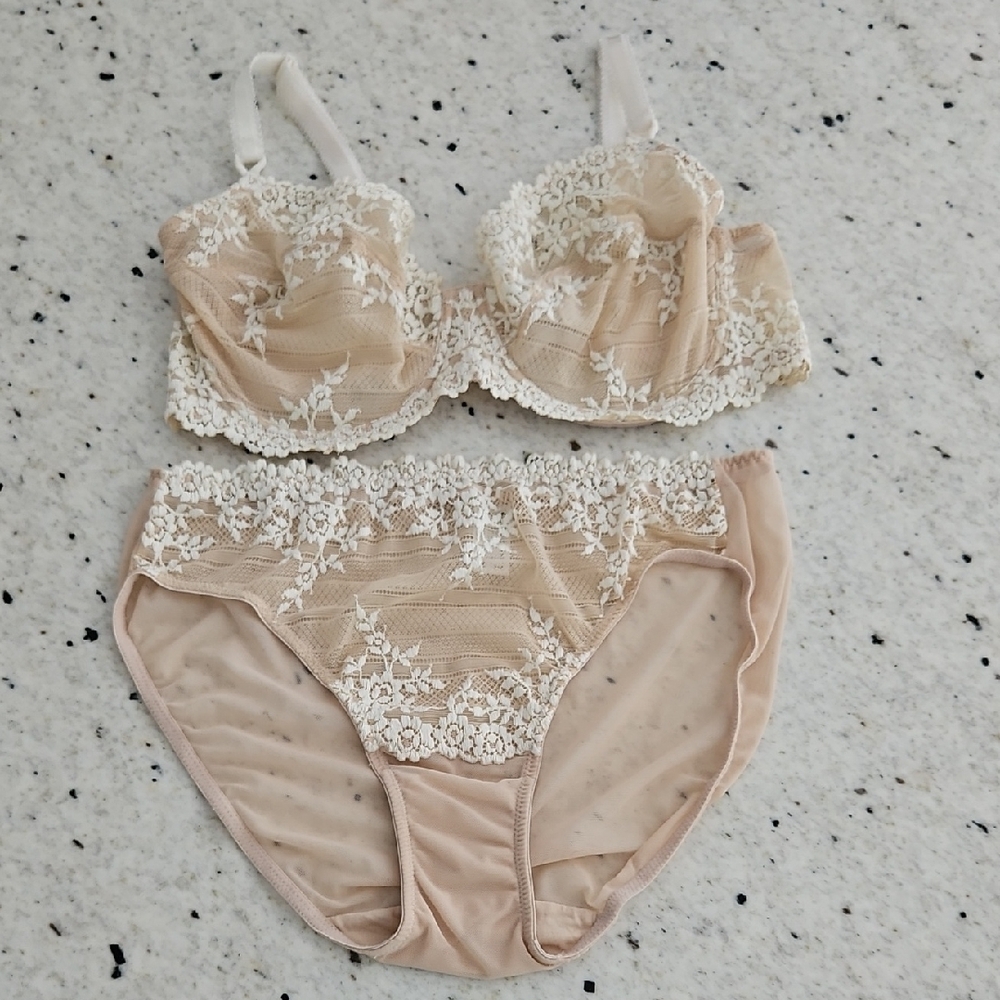 Wacoal Lace Lingerie in Cream